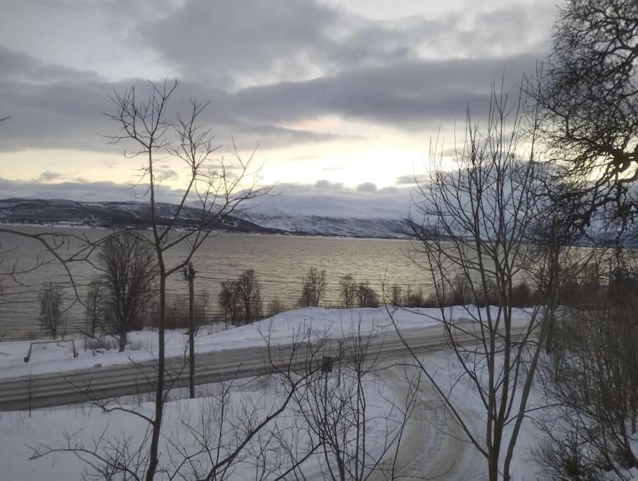 Apartment In Tromso With Sea And Mountain View Exterior photo