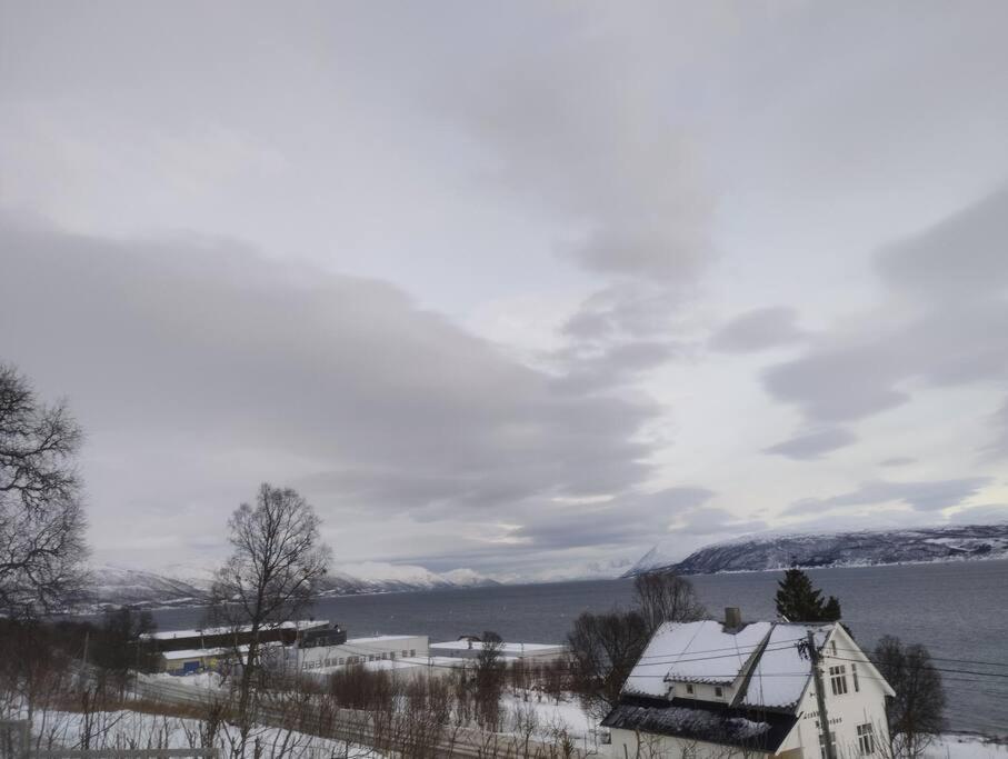 Apartment In Tromso With Sea And Mountain View Exterior photo